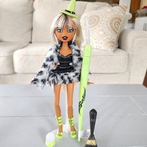 🌛 MGA Bratz Bratzillaz Sashabella Paws Magic Night Out Witches Doll Sasha